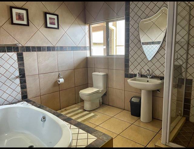 4 BEDROOM HOUSE FOR SALE IN THREE RIVERS EAST